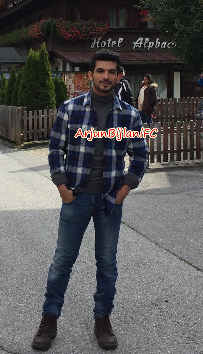 ArjunBijlaniFC's tweet photo. Raghav and Naina in Innsbruck #PardesMeinHaiMeraDil https://t.co/u4H2QdQE72