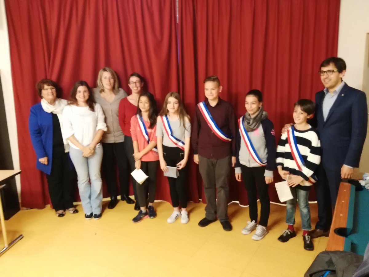 ro1h's tweet photo. #Velizy #cmdj comité des jeunes élection du nouveau maire Alexandra pour 1 an https://t.co/FcUX5O8bP0