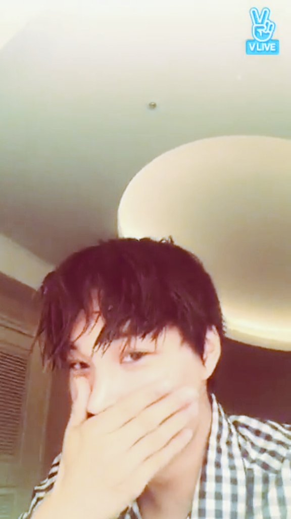 Realixfangirl's tweet photo. Beni özlemediniz biliyorum zkznzkzn ama ven dünki yayından bi kaç foto kaptım #KAI 
#EXO https://t.co/njuQtIxOmz