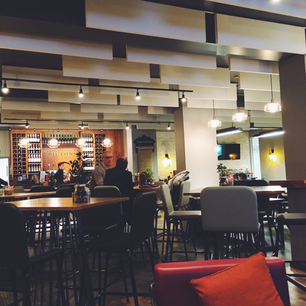 TangLivia's tweet photo. Things always become much better after you graduated! What a luxury cafe!
#Kingstonuniversity #cafe #mace15 https://t.co/J7em0gL1qe