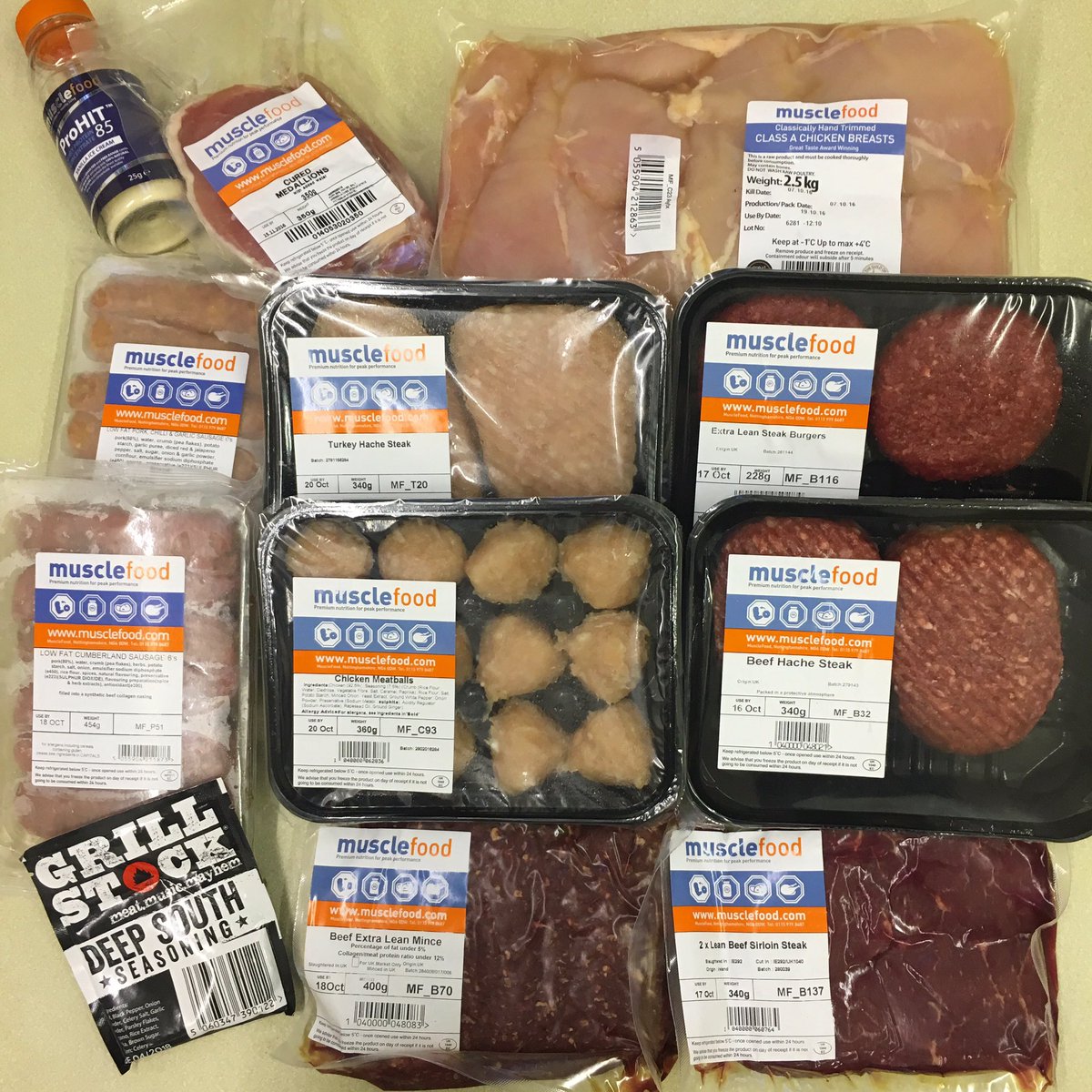 Biancaaa89's tweet photo. It's like Christmas came early! πππ thank you @MuscleFoodUK ... I am so excited to cook me up some MEEEEATT! πͺππ #HowMuchMeat #AllllTheMeat https://t.co/RCz7b1Zgex