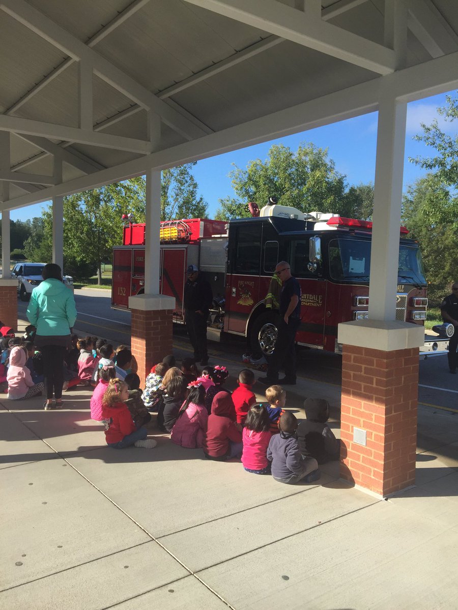FalconsAP's tweet photo. Thank you to our @KdaleNC community helpers for visiting our Kindergarten today!! We appreciate all you do!! 🚒🚑🚓 https://t.co/Mqvr8Wxnw4