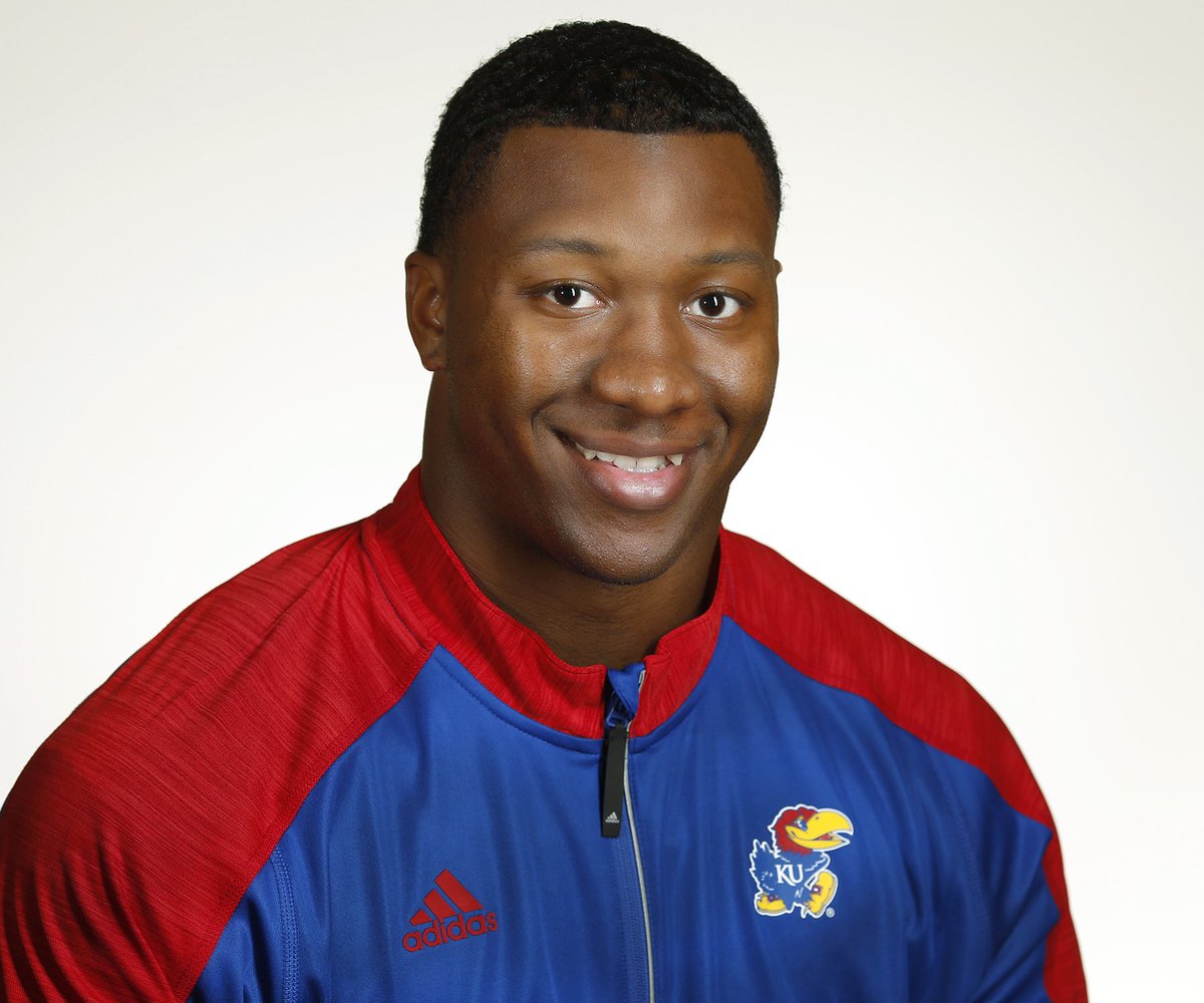 BentonASmith's tweet photo. We might be seeing more of Maciah Long at QB for Kansas in the weeks to come: https://t.co/KoWW39SG29 #kufball https://t.co/GK0gNOMauk