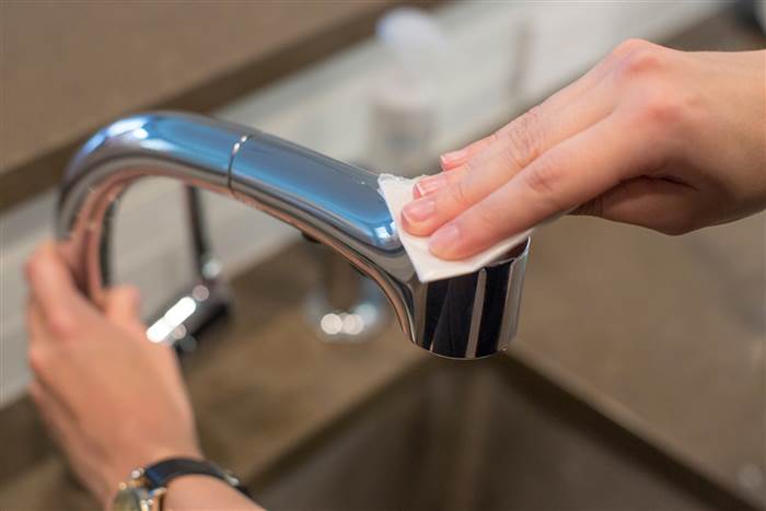 maidsinmaryland's tweet photo. Tip of the day - Shine your chrome faucets with wax paper. https://t.co/thwovJAP8J