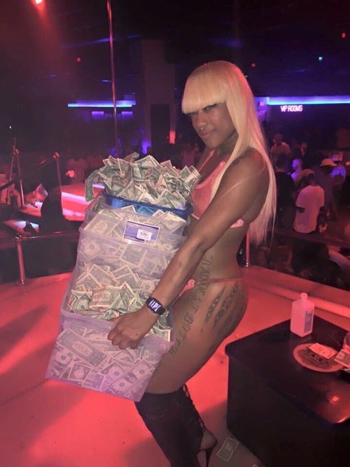 I just... I just don't understand why I'm sitting here stressing myself with school. https://t.co/gf<a href="/tag/superfan"class="tags"><span>#superfan</span></a>