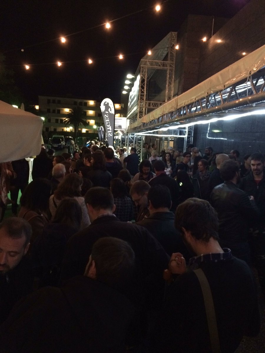 fjlopezpellicer's tweet image. Esta cola tiene una complejidad definida por 180D, 90I, 45D, 45I, 90D #Sitges2016 #ComputerSciece