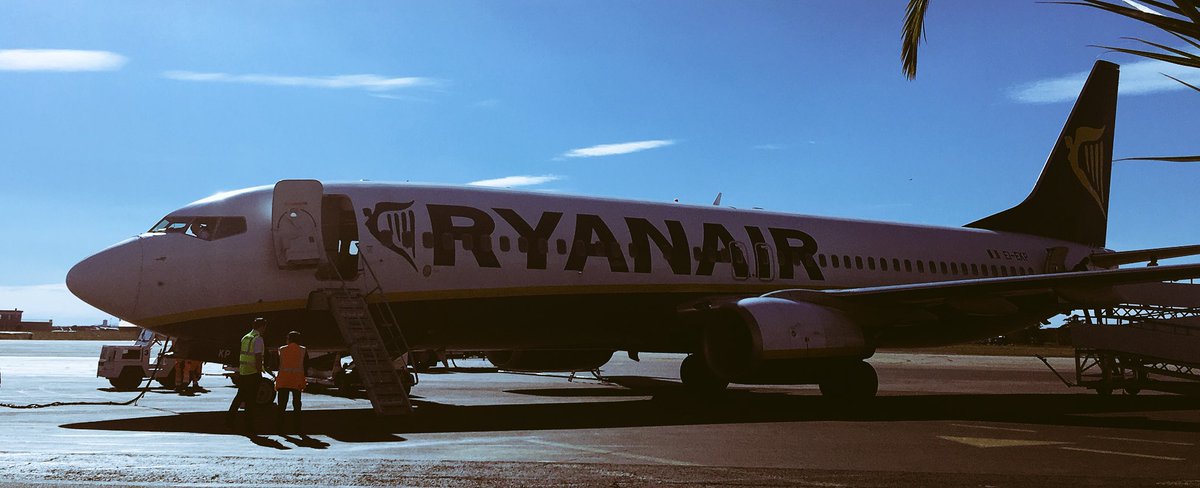 #KeepingITReal flying budget ✈️with @JayGavita @hydropeople @OLCODesign #TeamHydroponics