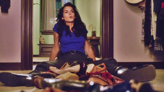 Rizzoli_Return's tweet photo. #singlebecause #rizzoliandisles style:Sittin' in the closet 
...and having no matching shoes
...and a clumping foot anyway. https://t.co/nl8vWRX54U