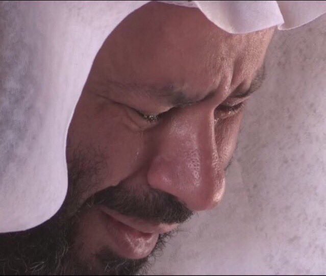 3byaah's tweet photo. شيء مؤلم أن تجد انسانًا قويًا يبكي.
.
-غسان كنفاني
.
#فيصل_المسلم
#فلاح_الصواغ
.
نسأل الله أن يرحمك يابوسعود. https://t.co/4Ny3itmOsM