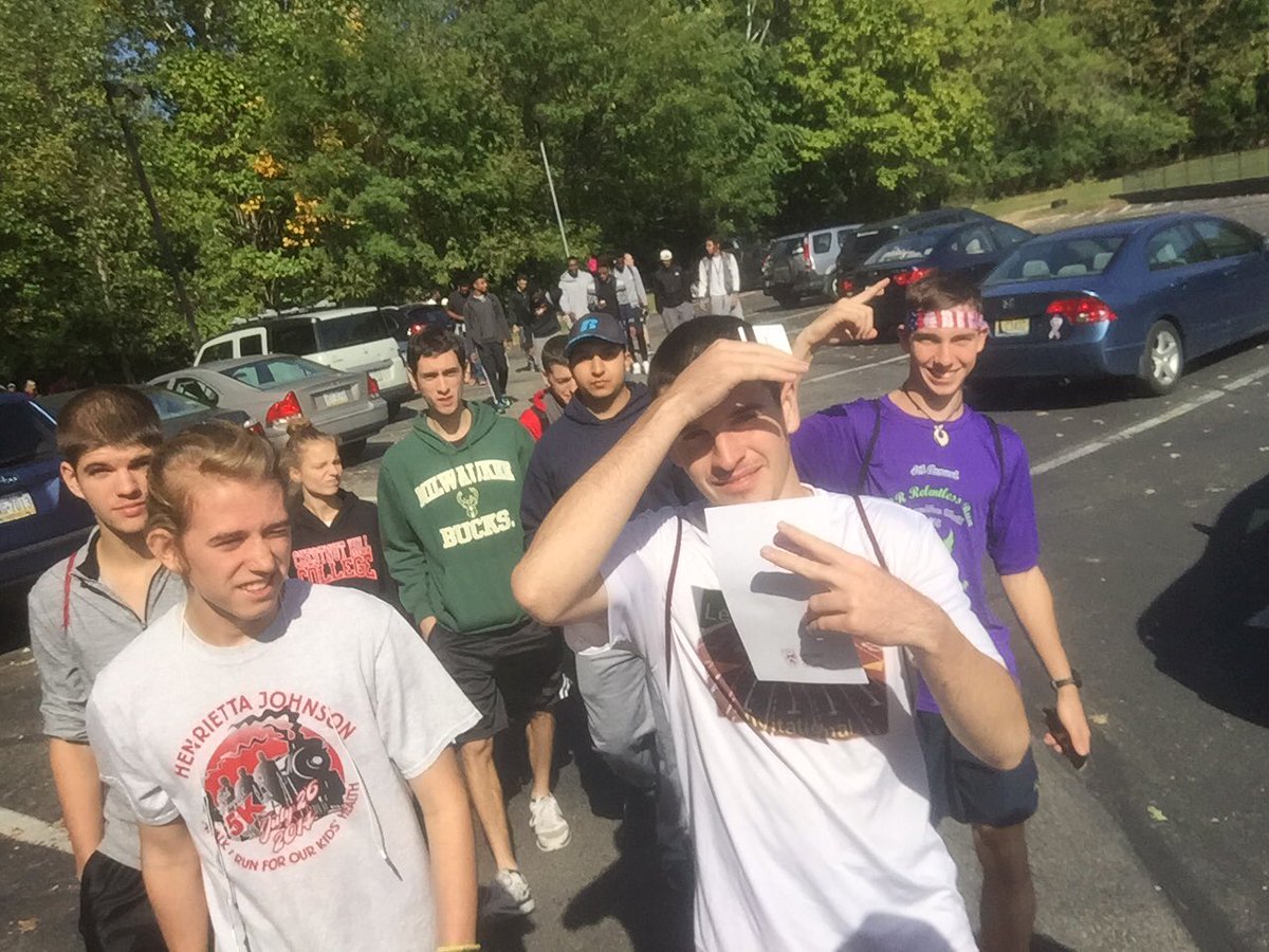 Aaron___215's tweet photo. @CHCGriffinCup #Lilysloop #MensCHCXC https://t.co/GSOAtOY4cm