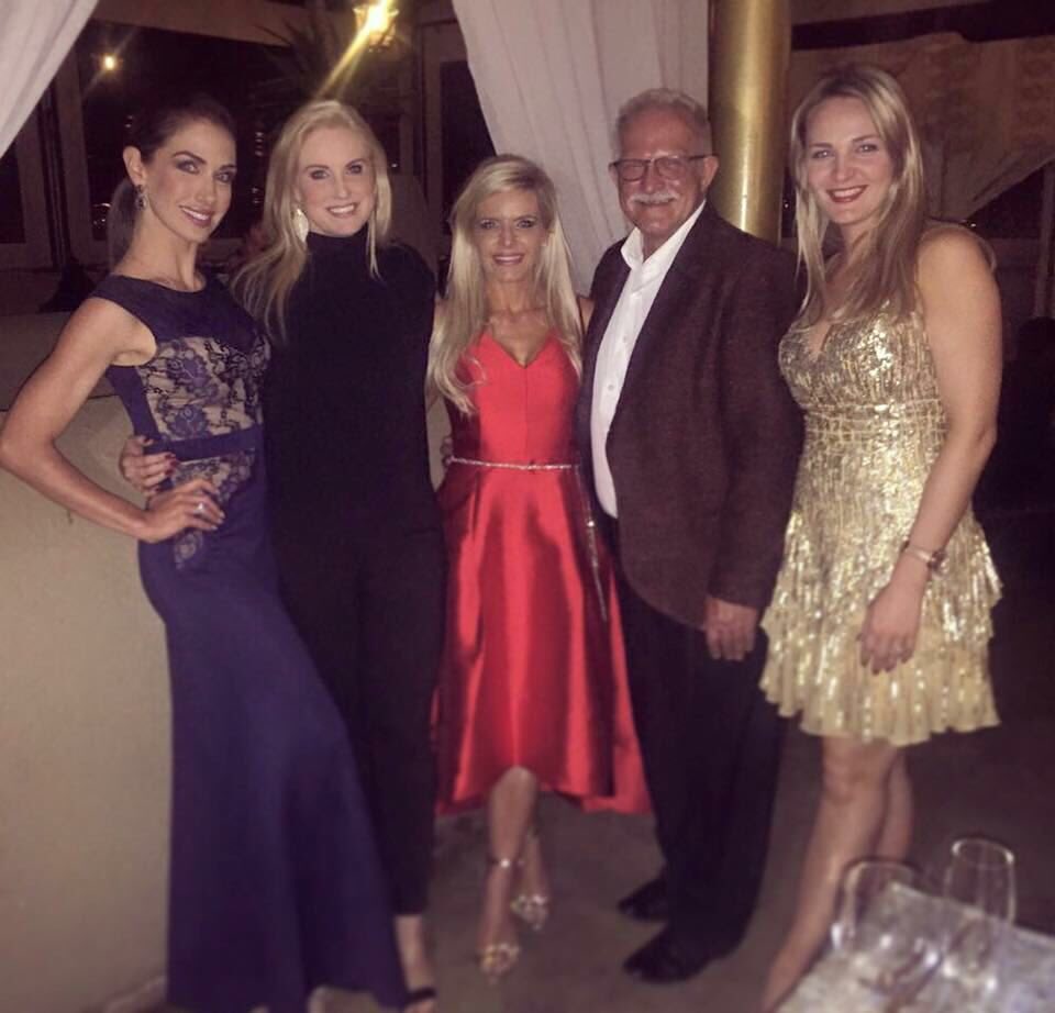 Mrs_GG1's tweet photo. Thank you @SarahKate009 @CathyHeatonZA wisdom &amp; mentor @MunnikMarais @RiandiConradie #inspiration #support @CANSA 
#Brave2BU #SheIsBonaFide https://t.co/HL7Disiu8e