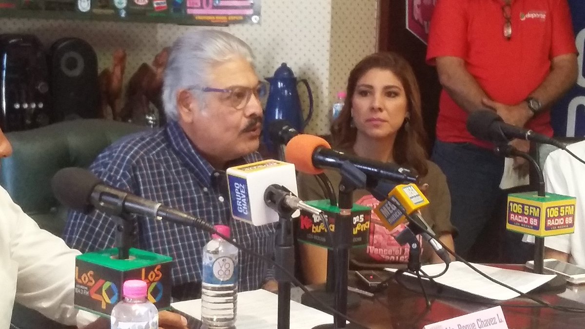 luisreyesnoti's tweet photo. Presentan la 5ta edicion de la #CarreraRosa de @Chavezradiocast contra el #CancerDeMama sera el domingo 16 de octubre @noticiasTVP https://t.co/hElhunWvr1