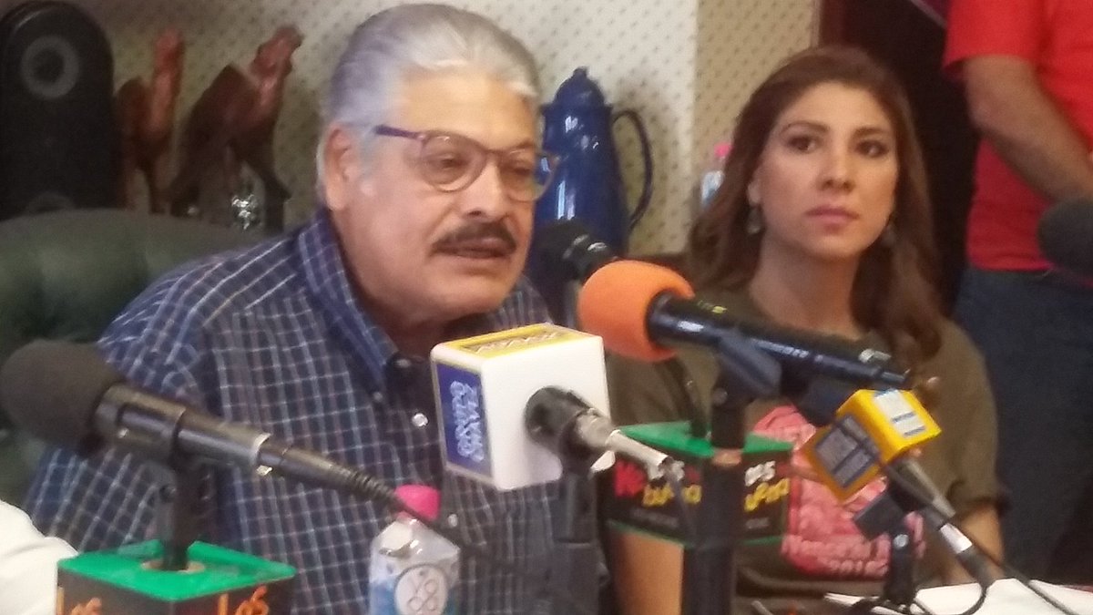 luisreyesnoti's tweet photo. Presentan la 5ta edicion de la #CarreraRosa de @Chavezradiocast contra el #CancerDeMama sera el domingo 16 de octubre @noticiasTVP https://t.co/hElhunWvr1