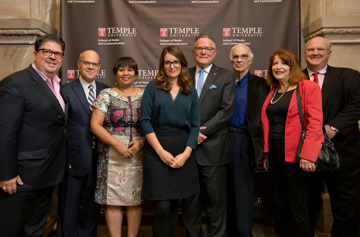michaeljoel's tweet photo. Yes, Tina Fey is funny, smart, and generous. Awesome @TempleSMC event @TempleUniv. Thx @dlboardman + team. #LKAM16 https://t.co/VbQegcM5Zf https://t.co/ovY6Ahg5Yy