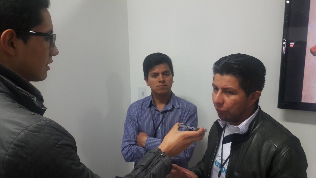 leito6125's tweet photo. En este momento son entrevistados para la televisión nacional nuestros emprendedores de @DAGAmedia Empresa Boyacense presente en este evento https://t.co/rxuE5Hprzk