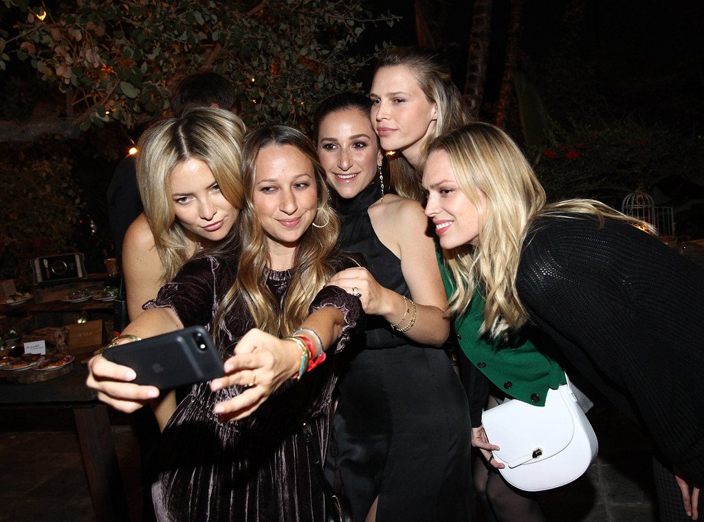 Runway's tweet photo. #KateHudson #JenniferMeyer #SaraFoster #SarahMeyer and #ErinFoster #selfie #cute #friends https://t.co/xCmlqsIBkE