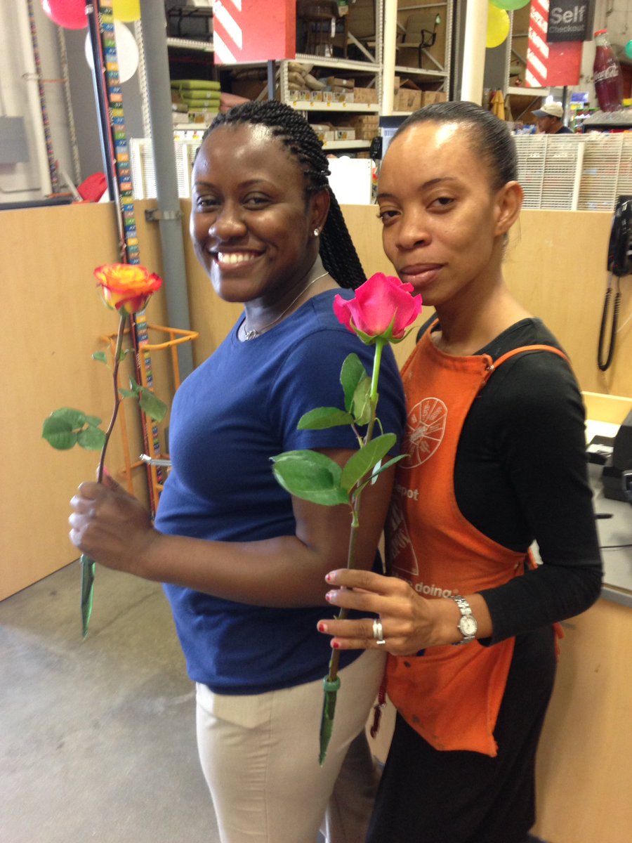 specialty285's tweet photo. Beautiful roses for our beautiful cashiers! Thanks again for all you do for our store ! https://t.co/BoDmeVs5lx