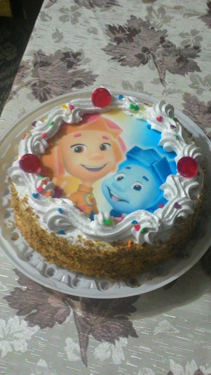 Crazy_Anna's tweet photo. Мне 19. Но торт должен быть с Фиксиками. https://t.co/jpB8fRY7wP