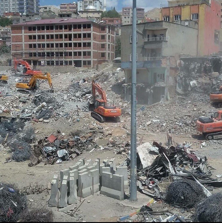 BirlikLeyla's tweet photo. #RemoveTheCurfewInSirnak https://t.co/IAMerjX1yd