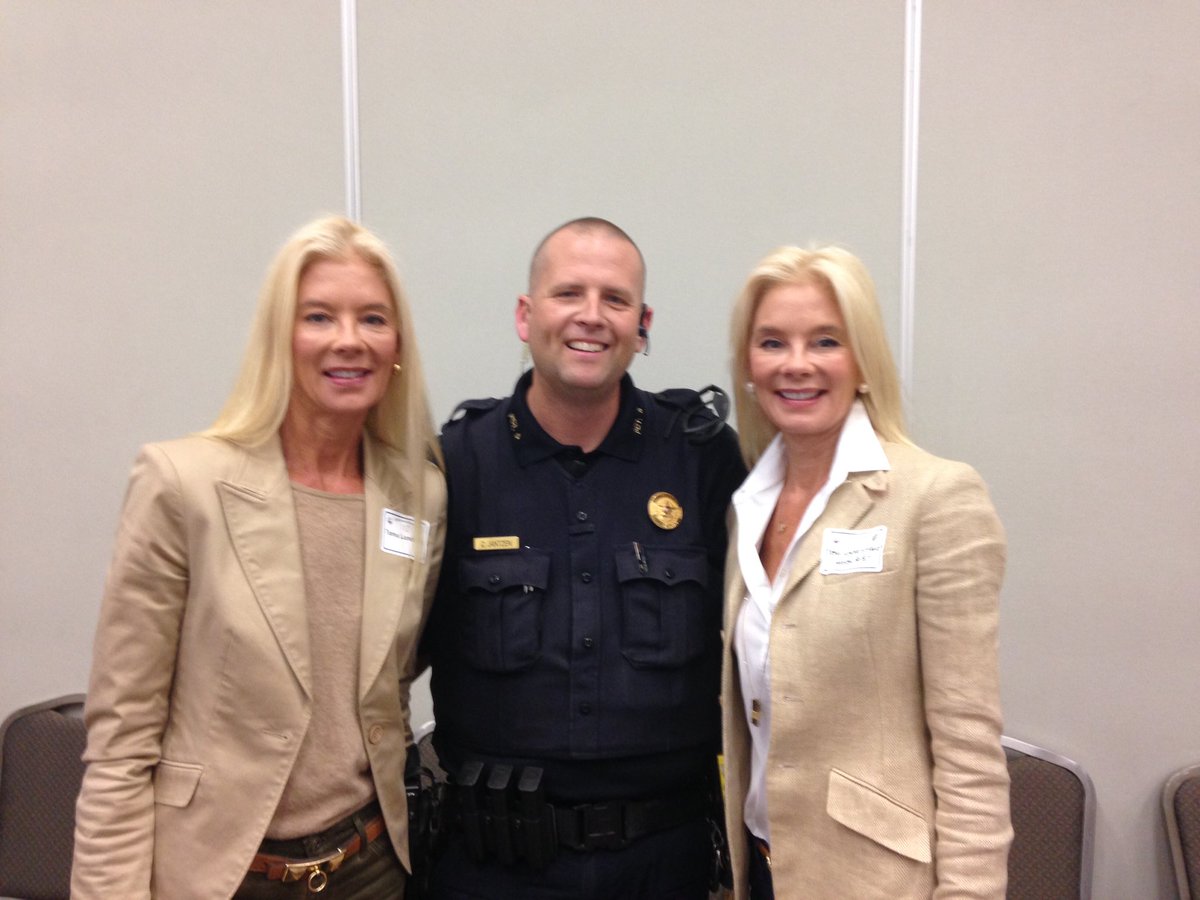 Unity4aSolution's tweet photo. Unity partners @HoustonPetSet and HC Precinct 5 at the #HarrisCounty - City of #Houston Animal Summit https://t.co/Dm6EYSuC7E