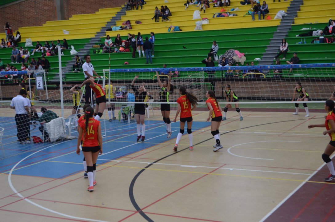 Gazu_cliente's tweet photo. Seguimos en Festinal Voley. Dia 2 !!! https://t.co/4TQhetD21A