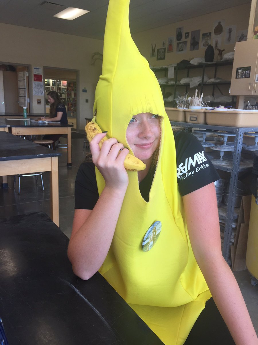 PatriotsFH's tweet photo. Come watch the seniors go BANANAS for their Senior Game! 6:45 tonight!!! #libfh #gopatriots #legacy #thelibertyway https://t.co/3HFnFZwWTb