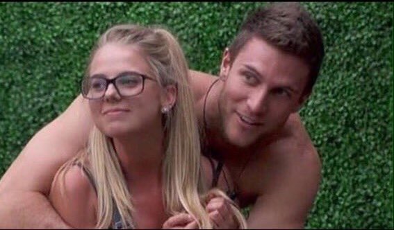 LostNRealityTV's tweet photo. Curious... R Thur &amp; Fri official holidays ⁉️#NicoreyReunionCyberStalkDay @coreybrooks34 @nicole_franzel #NeedSnaps @Dbuhrk9 @CharlieCurl https://t.co/oUQ19yuH7X