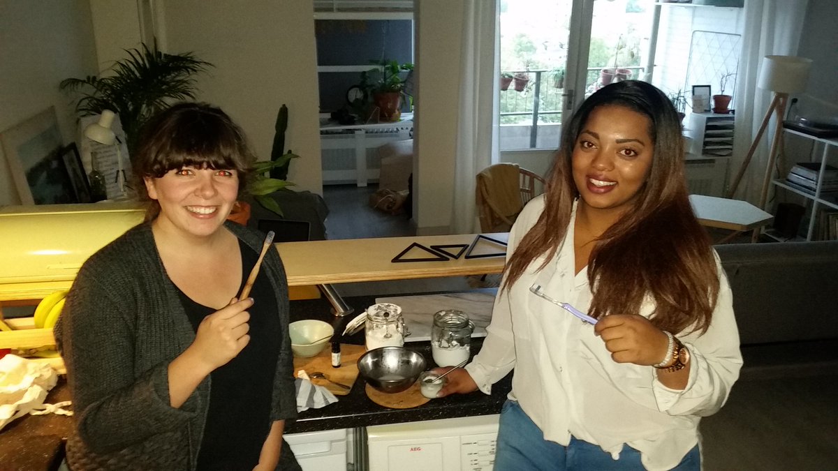 reinoudtmeijer's tweet photo. Zo met Roxanne van #rotopmetjemilieu en @JessieAnz deo en tandpasta maken in #ldleo op @NPORadio1! #npogroen https://t.co/Sh6v3f5cVl