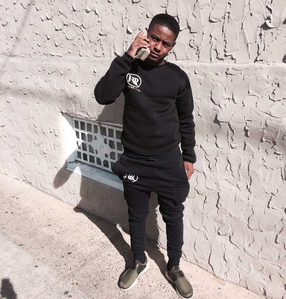 1LilFiq's tweet photo. Young Nigga Chasing This Paper I Swear I'm Committed #bulletworld๐ #Bandup๐ธ https://t.co/NDsOvRkKzJ