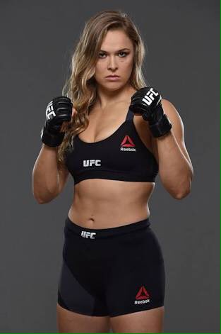 UFCRoundCero's tweet photo. "Cuando el gato no está, los ratones hacen fiesta." #RondaIsBack #UFC207 https://t.co/j3WbBedHaa