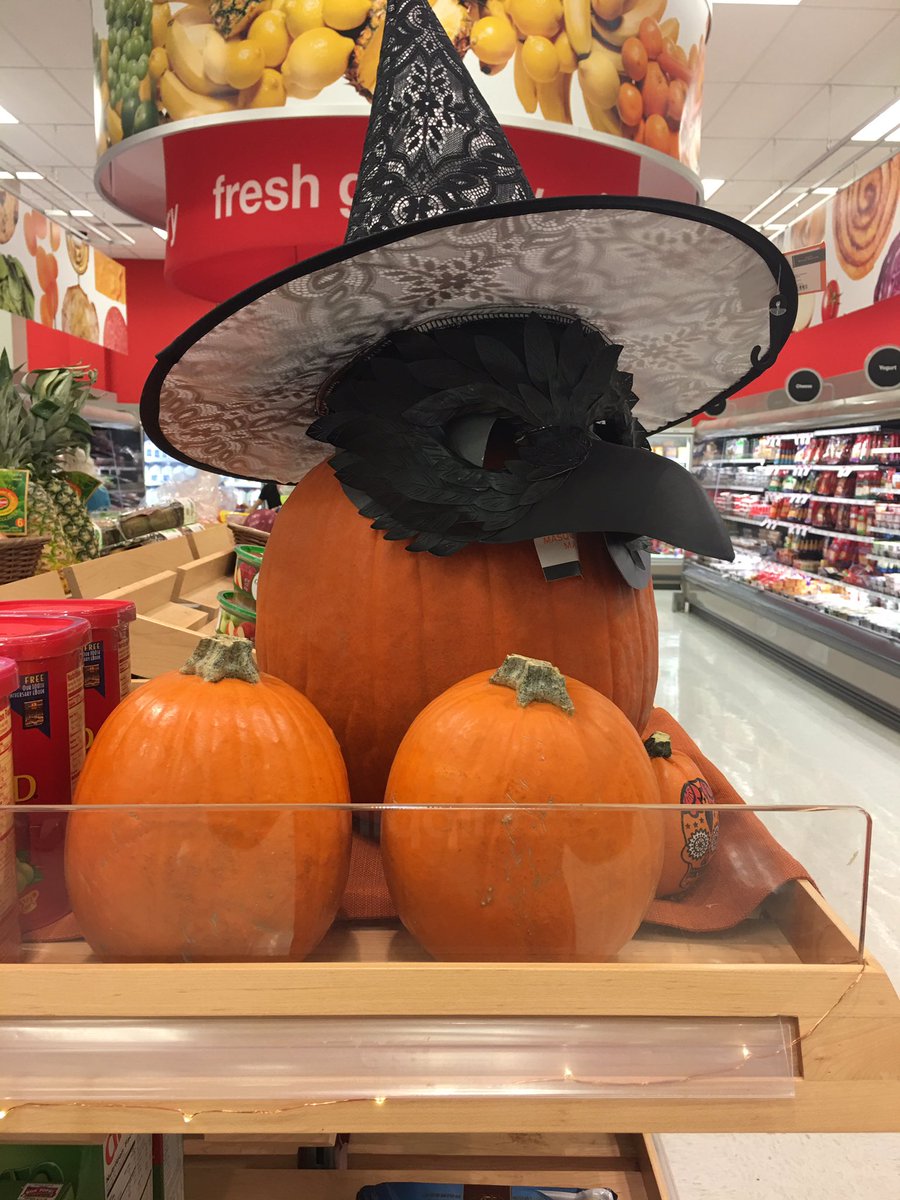 STYLEDBYVICTOR's tweet photo. Thanks Karen for the beautiful display in grocery! Great treat idea for our guests to try! #Halloween2016 #Target #2346 https://t.co/FpHeMibSjg