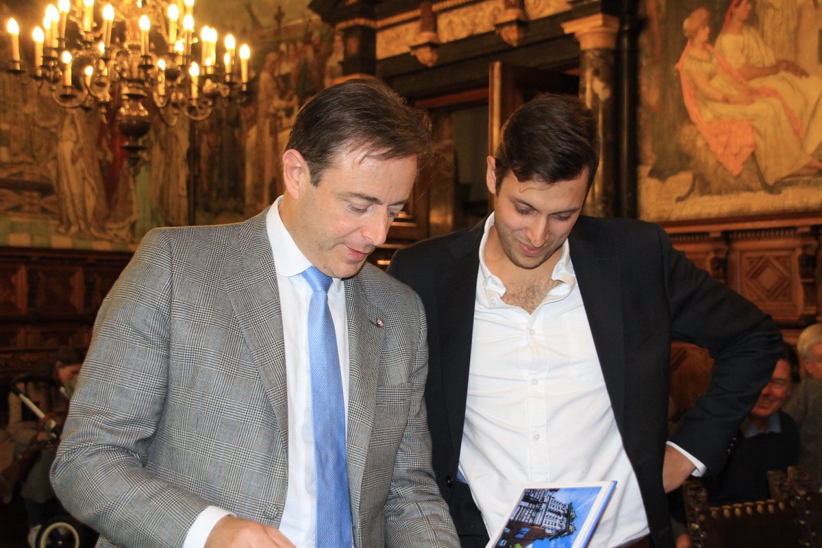 Mercikes oan maan dierboare koekestad oem maa in de bloemekes te zette! Mercikes <a href="/Bart_DeWever/">Bart De Wever</a> veur de gastvraahaad!