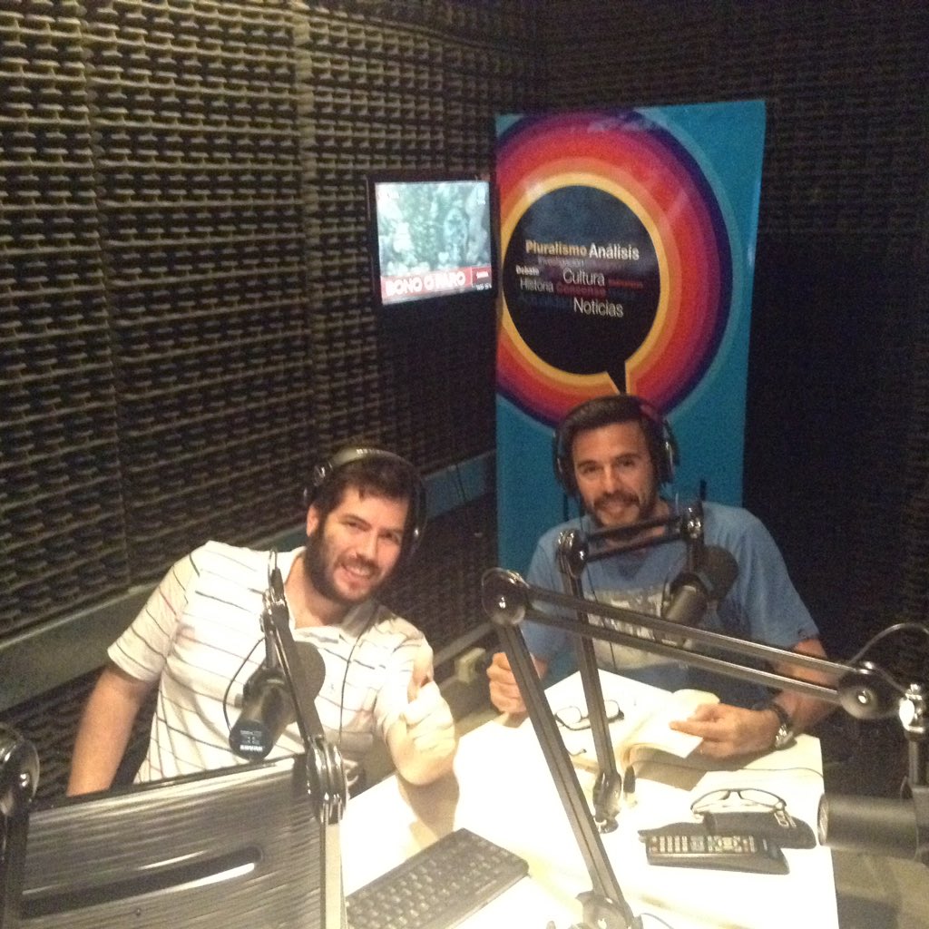 m_legui13's tweet photo. Miercoles de #blendml en @RadioUBA @candecan @EstudiantilMenu y el futuro llego hace rato..... https://t.co/jgpfyLgJCB