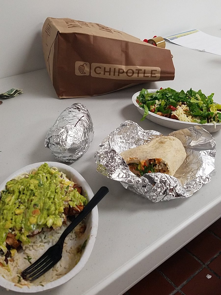 M1_MoneyRox's tweet photo. Thanks to a FANTASTIC customer Miss.Maria we all got Chipotle!!#Solvedtheproblem. She had an issue we fixed it! @dperry2929 #M1Dallas #Hurst https://t.co/JSroCbhljV