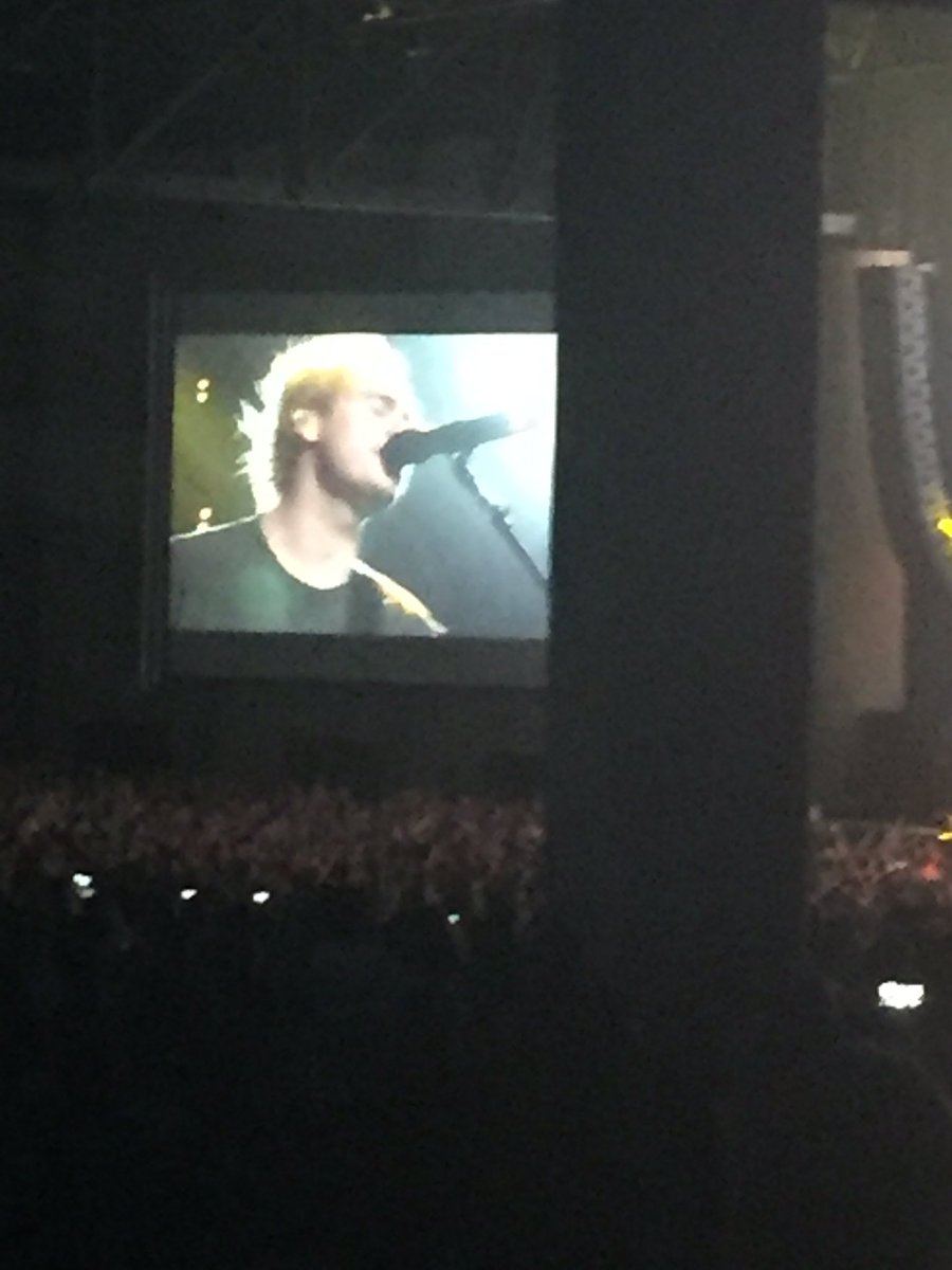 kayIeighanne's tweet photo. can @5SOS take me back to #SLFLAtlanta? https://t.co/WOBLlVu9kA