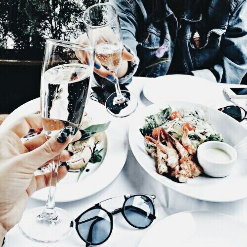 lifechooses's tweet photo. ✧choose one✧ https://t.co/TweBTfDlL2