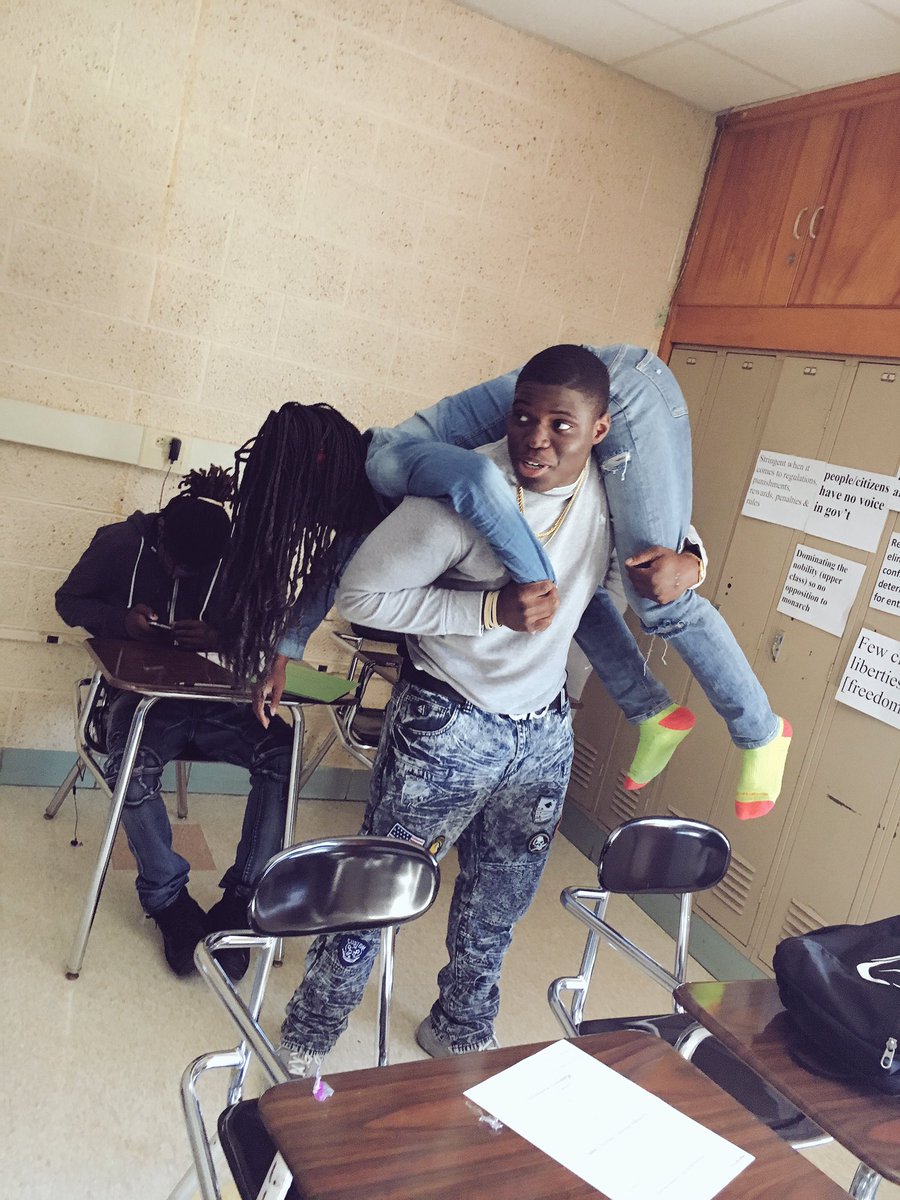 zur_ania's tweet photo. Couldn't ask for a better big little brother 💪🏾❤️ est. 05 https://t.co/V9NBw84lIk