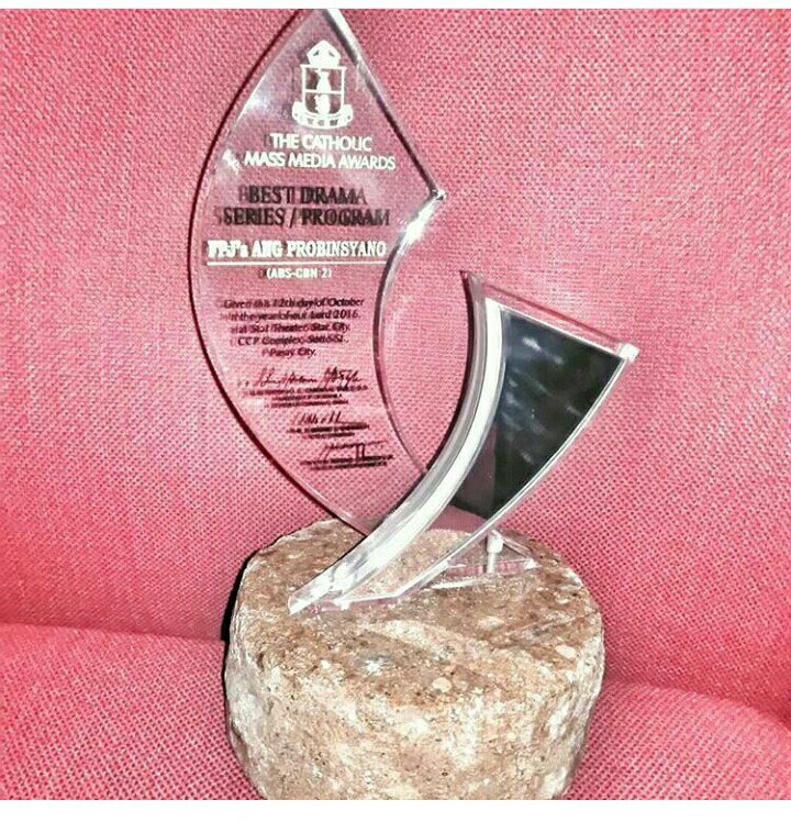 COCOliciousFC's tweet photo. Congratulations #FPJsAngprobinsyano
#best drama series program
#CMMA2016
@DreamscapePH
#COCOmartin
#IDOLngmasa https://t.co/5ApttGLaAe