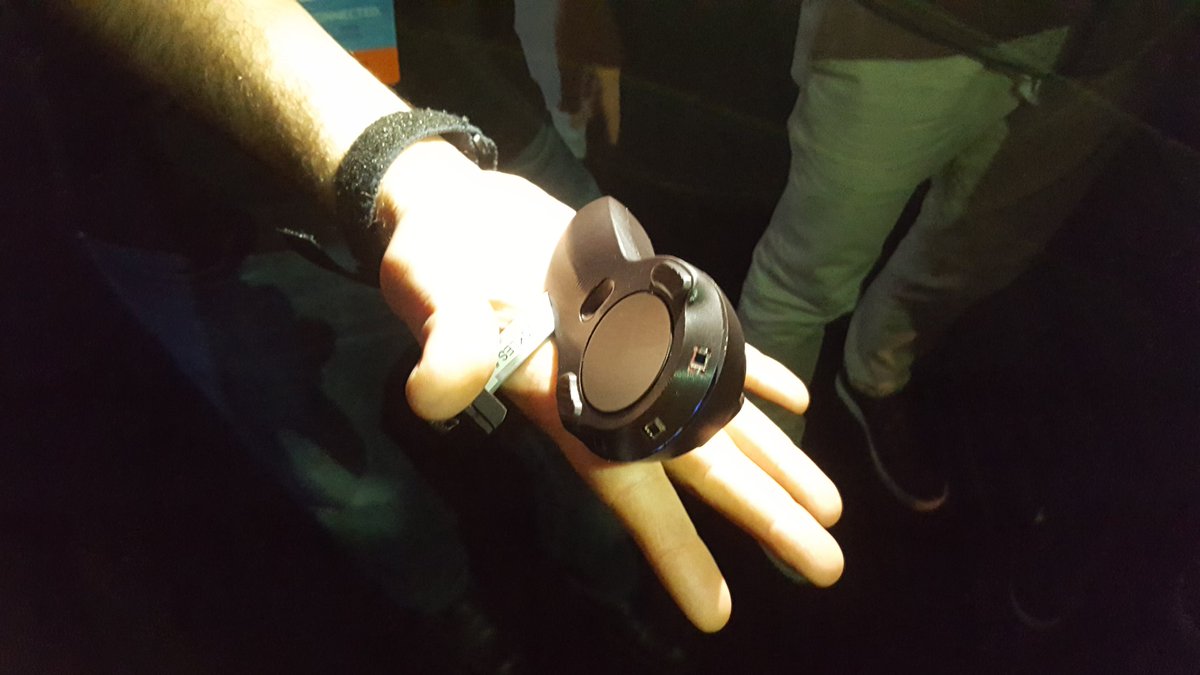 CMDannCA's tweet image. Some close up shots of the new #Vive Controllers. #SteamDevDays