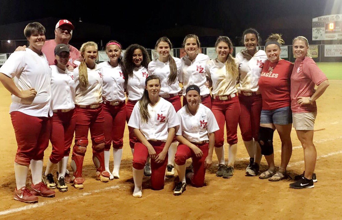 HeatherAkin1's tweet photo. Eagles win both! Run rule in game 2! Great day for my girl at the plate! ⚾️❤️2️⃣ #webleedred #2forlife #GoEagles @akin_jacey https://t.co/q7MR5ZTAsZ