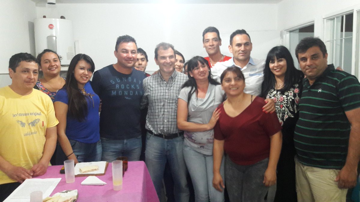 DIÁLOGO 
En San Roque me encontré con Elba  y un grupo de vecinos para hablar sobre el barrio, intercambiar ideas y escucharnos!