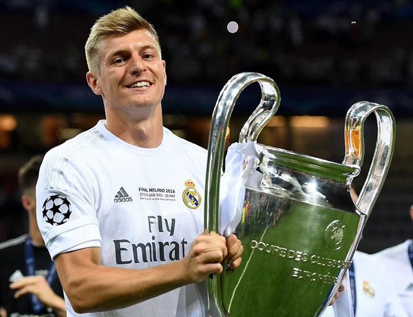 FootballClubSim's tweet photo. Madrid has extended Kroos contract and he's gonna be the German highest paid. Who is your best midfielder in in FCS? https://t.co/JmHAFnDxQt https://t.co/BUKFWAkwZe