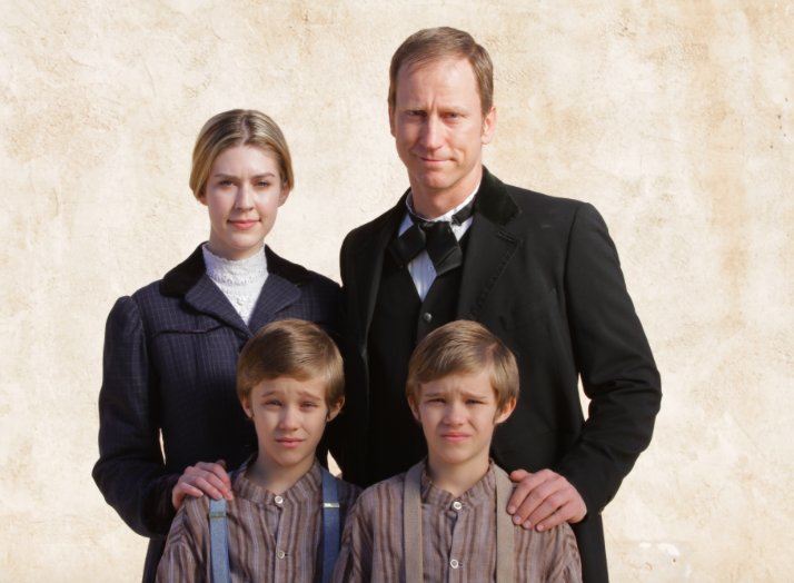 Did you get to know #TheDillenger family in <a href="/HBSDMovie/">Hot Bath Stiff Drink</a>? See Hot Bath, Stiff Drink an' a Close Shave October 20th!   bit.ly/2dBIi3E