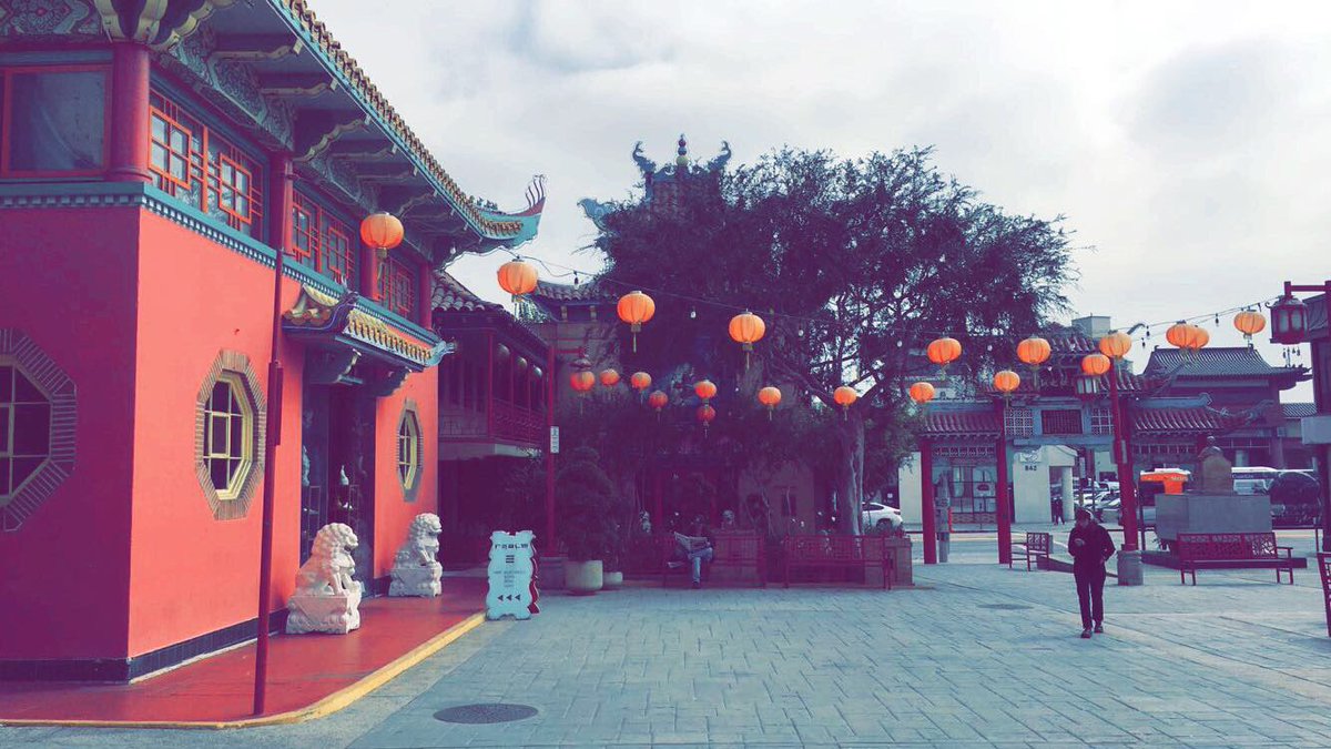 gladyss_bb's tweet photo. First time in Chinatown 😍 https://t.co/HxADC1iTO0