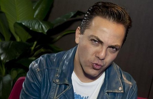 ZonaFly's tweet photo. Una semana más tenemos a @CristianCastro  "#DecirteAdios" en nuestro #TOP20 y necesita tus votos 🙌🙌
ENTRA ▶ https://t.co/PJEUrCgNBu
#RT https://t.co/9m9MHDkGWF