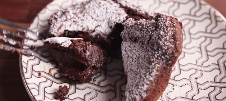 Indulge in Sparkling #Wine &amp; #Chocolate Truffle Cupcakes, because #winenot?: bit.ly/2cEKg3L <a href="/delishdotcom/">nayaa's store | JUAL ROBUX + APP PREM</a>