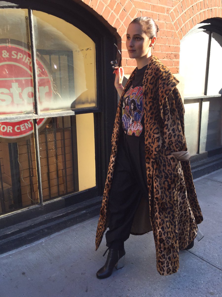 hernameisBANKS's tweet photo. Bad motherfucker like meeeeee https://t.co/7vD7mpjUlf