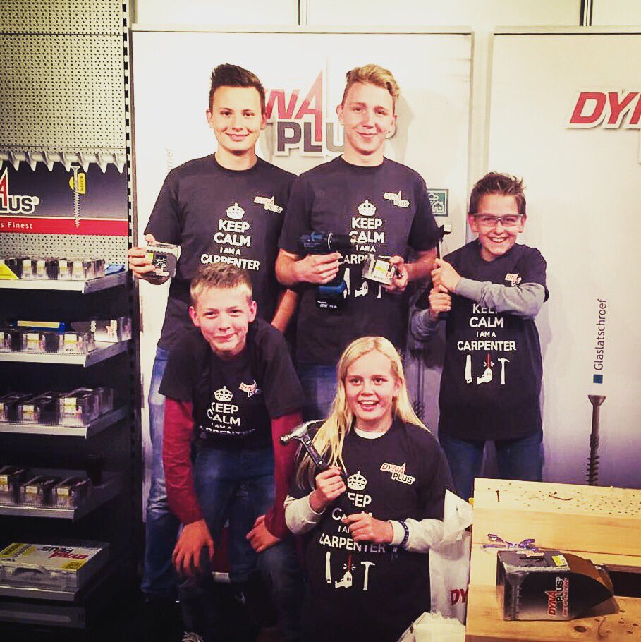 Daar staan de #bouwvakkers van de toekomst! Met de #schroeven voor de toekomst! #Dynaplus: innovatieve ontwikkelingen van duurzame schroeven