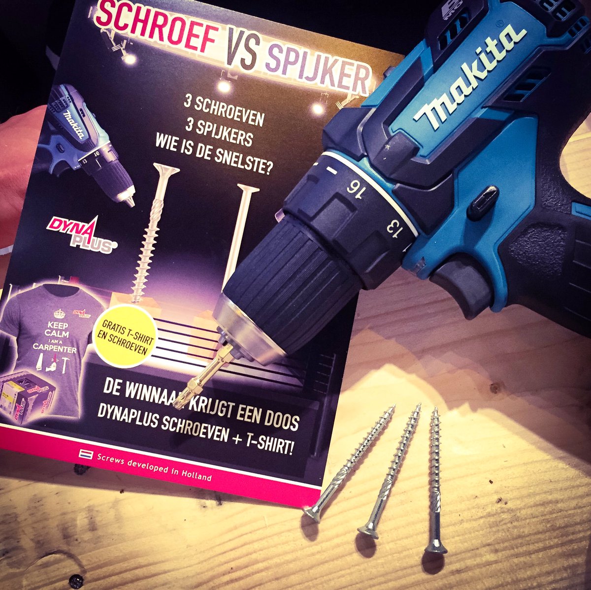 Doe mee met onze #SCHROEFvsSPIJKER wedstrijd op de @BouwCompleet_EH beurs en krijg een doosje van de beste schroeven en een gaaf T-shirt!