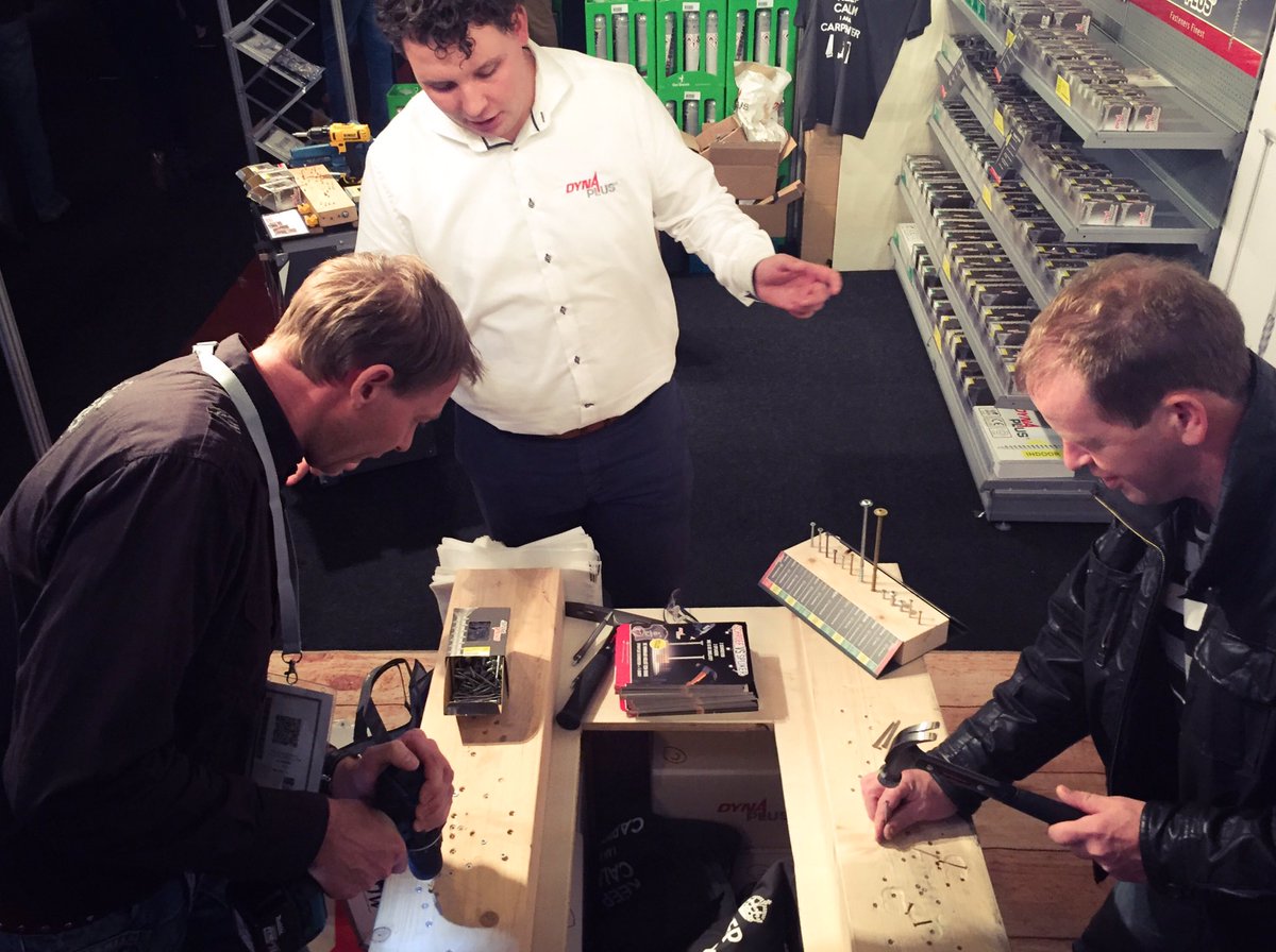SCHROEF vs SPIJKER op de @BouwCompleet_EH beurs! Morgen de laatste dag. Maak kans op een mooie hoofdprijs van <a href="/MakitaNederland/">Makita Nederland B.V</a>